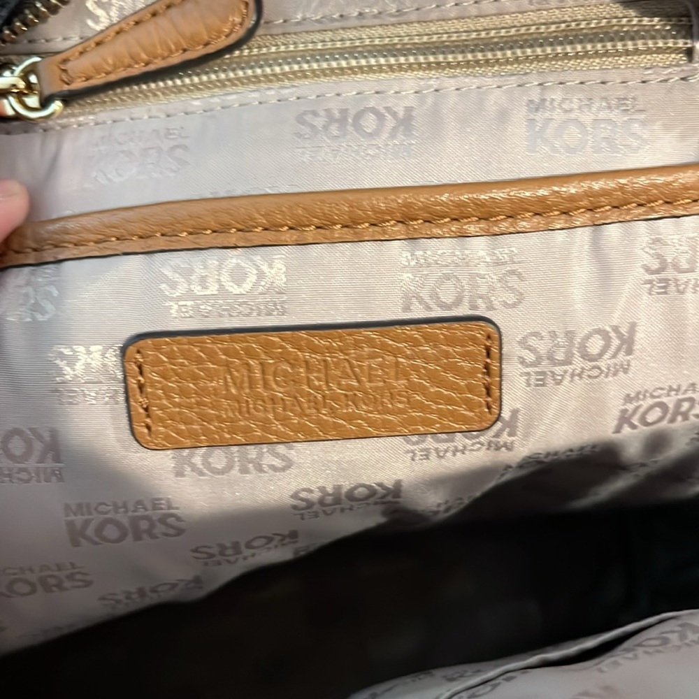 🛍️ Michael Kors Backpack - Picture 9 of 13